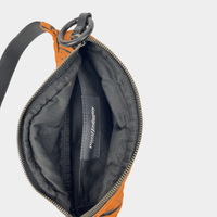 pre-loved Diesel Bauchtasche Umfang 83-133